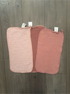 Pink Unnivoll Muslin Burp Cloths x3 made of 100% cotton